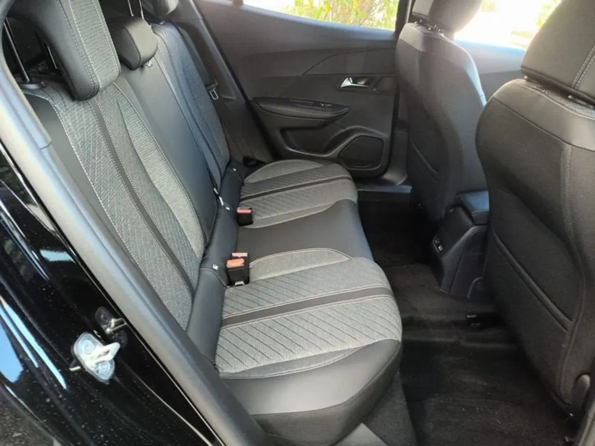 Peugeot 2008 nuova a Bari (18)