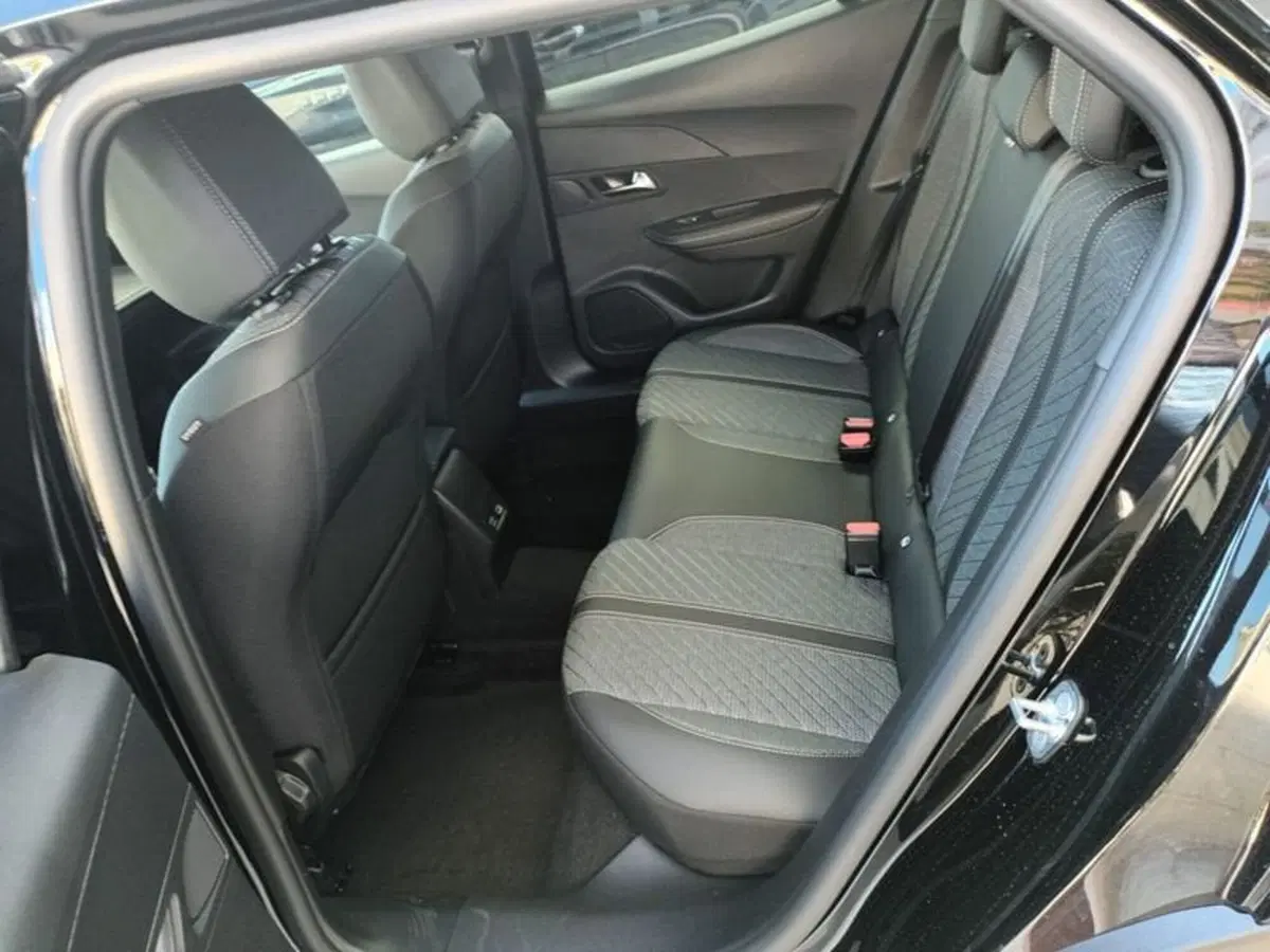 Peugeot 2008 nuova a Bari (20)