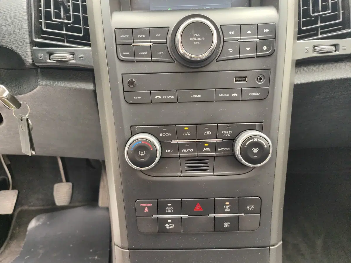Mahindra XUV500 usata a Como (17)