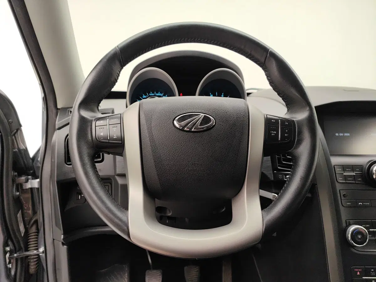 Mahindra XUV500 usata a Como (18)