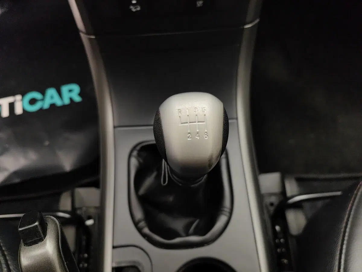 Mahindra XUV500 usata a Como (19)