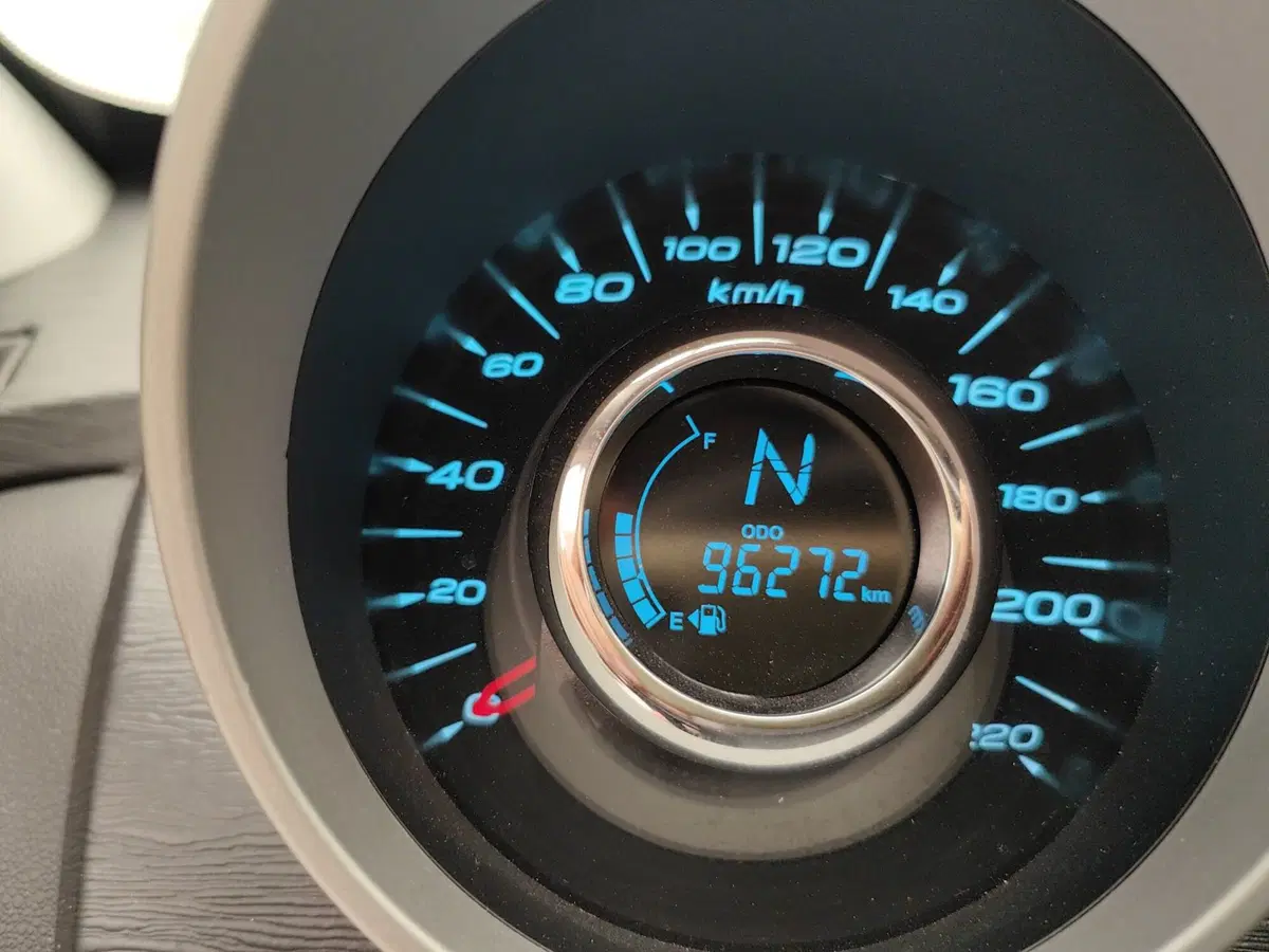 Mahindra XUV500 usata a Como (8)