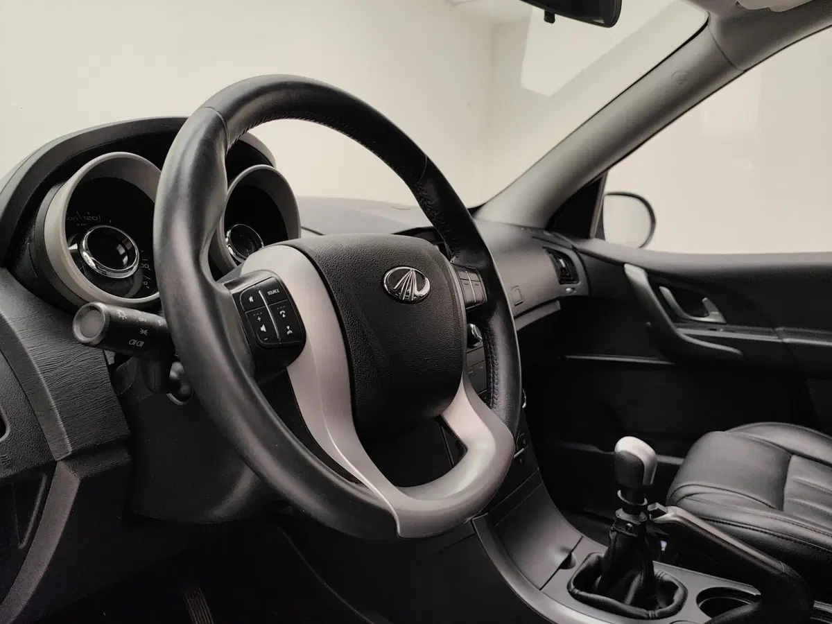 Mahindra XUV500 usata a Como (9)
