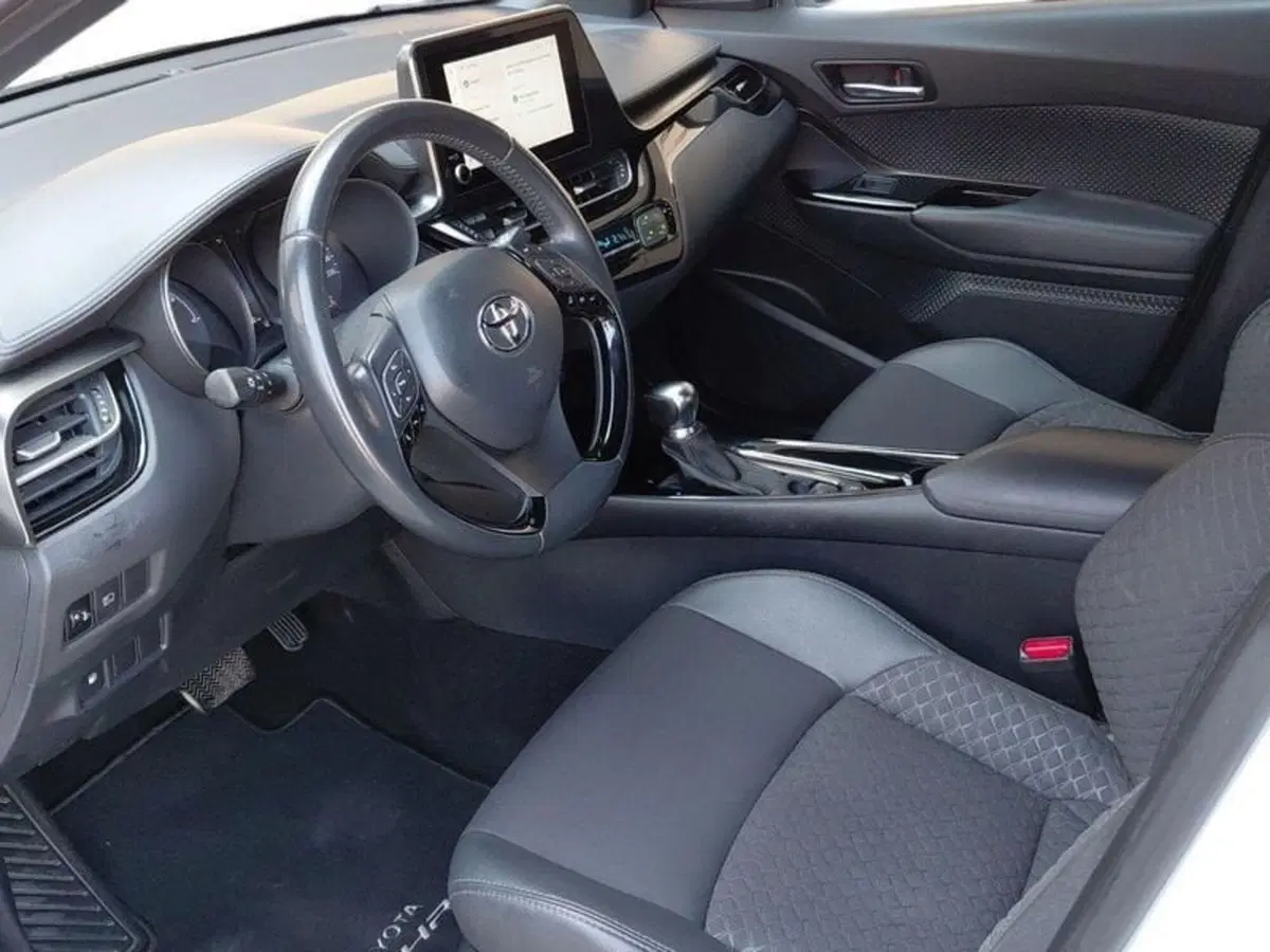 Toyota Toyota C-HR usata a Cagliari (8)