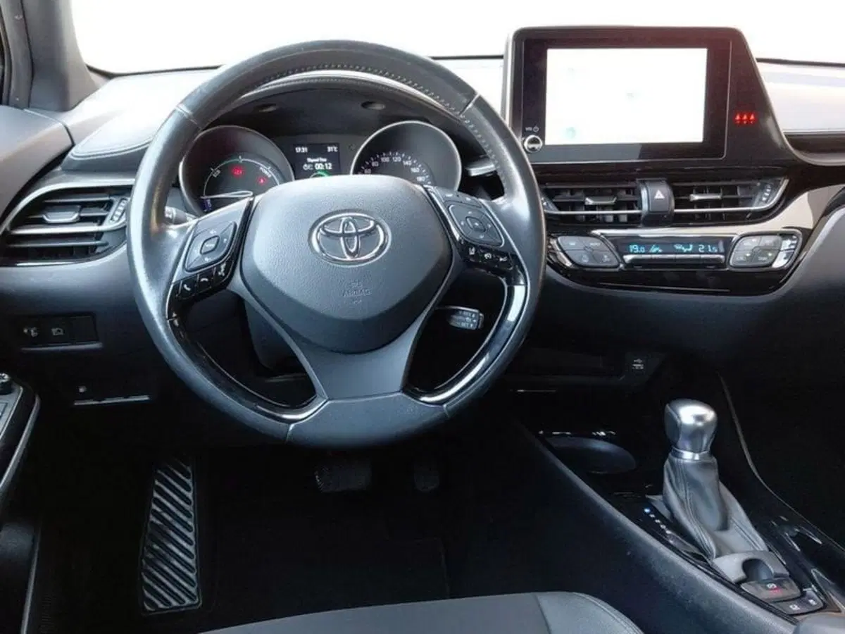 Toyota Toyota C-HR usata a Cagliari (9)
