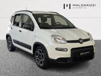 Fiat Panda 1.0 FireFly S&amp;S Hybrid City Cross del 2022 usata a Bari