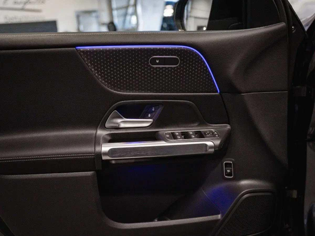 Mercedes-Benz GLB nuova a Ancona (17)