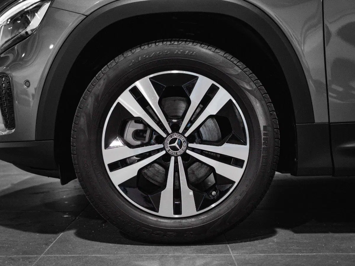 Mercedes-Benz GLB nuova a Ancona (7)