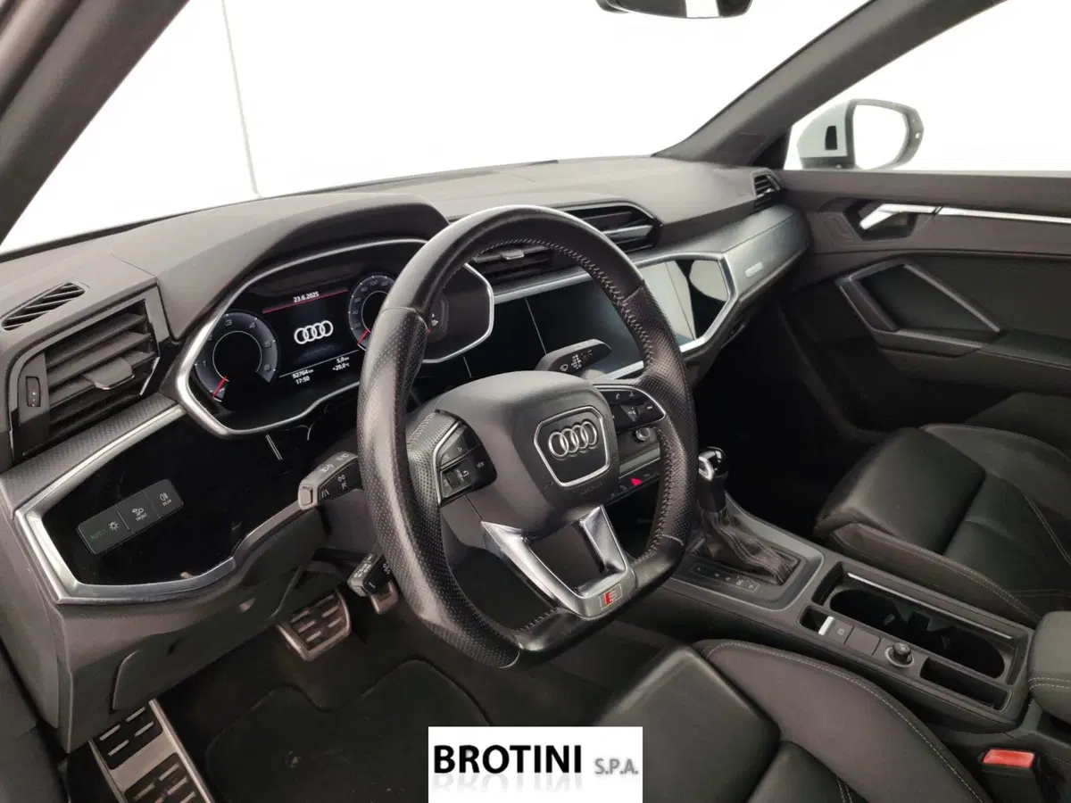 Audi Q3 Sportback usata a Massa-Carrara (9)