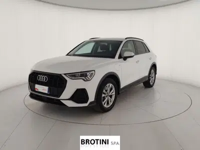 Audi Q3 45 TFSI e S tronic S line edition del 2021 usata a Massa