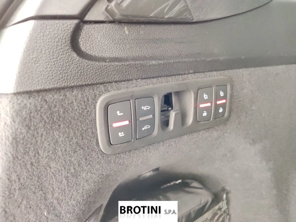 Audi Q7 usata a Massa-Carrara (14)