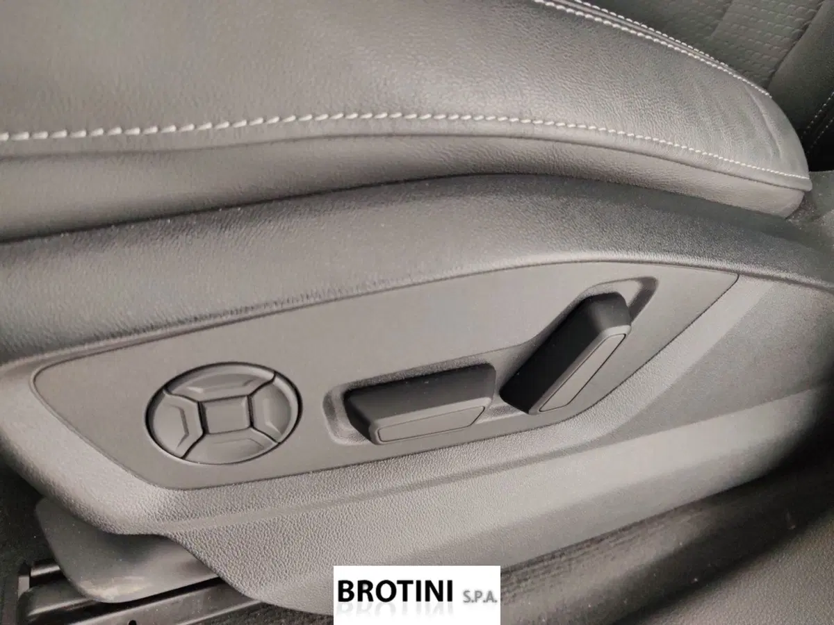 Audi Q8 Sportback usata a Massa-Carrara (9)