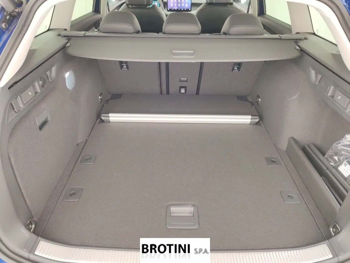 Skoda Superb Station Wagon nuova a Massa-Carrara (17)