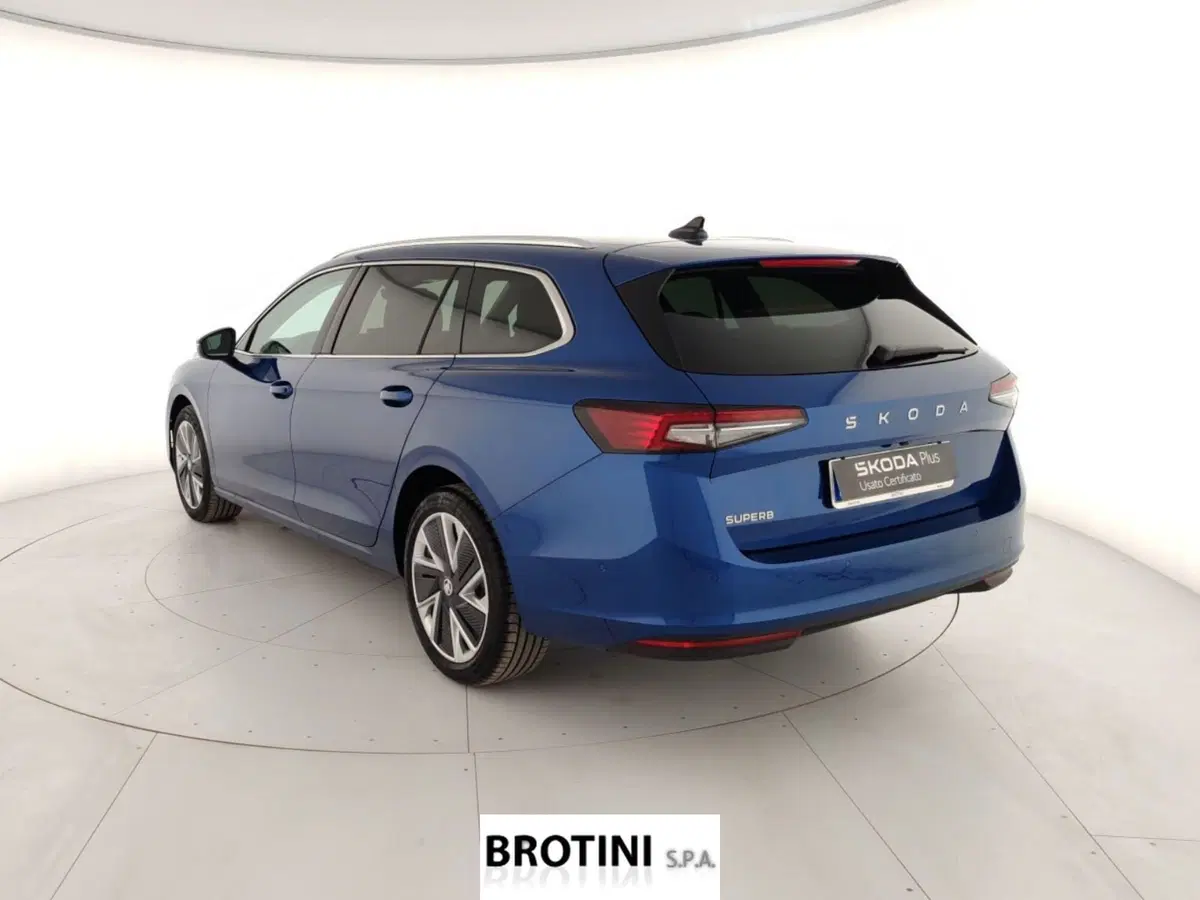 Skoda Superb Station Wagon nuova a Massa-Carrara (2)