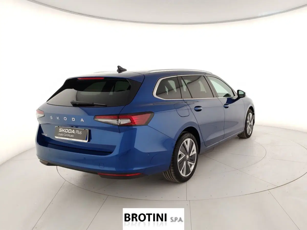 Skoda Superb Station Wagon nuova a Massa-Carrara (3)