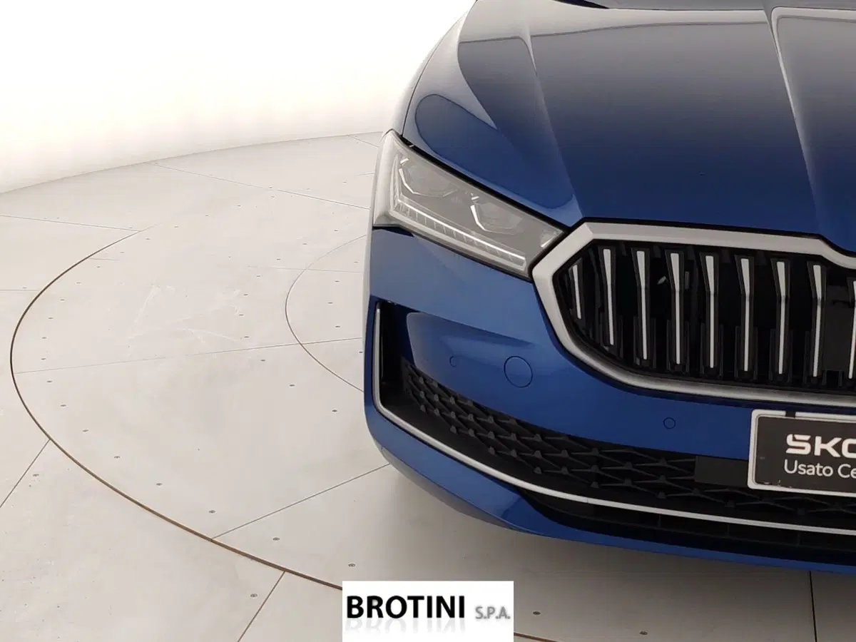 Skoda Superb Station Wagon nuova a Massa-Carrara (5)