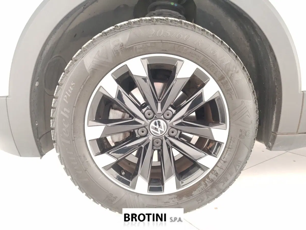 Volkswagen T-Cross usata a Massa-Carrara (6)