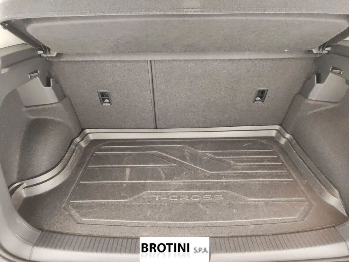 Volkswagen T-Cross usata a Massa-Carrara (14)