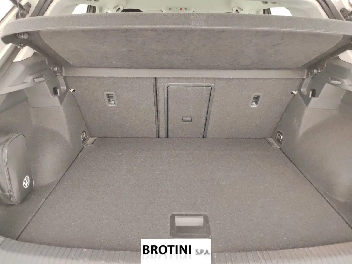 Volkswagen T-Roc usata a Massa-Carrara (16)