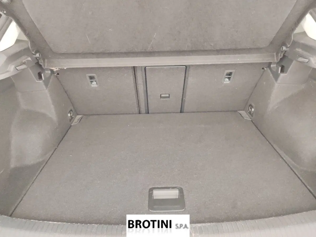 Volkswagen T-Roc usata a Massa-Carrara (16)