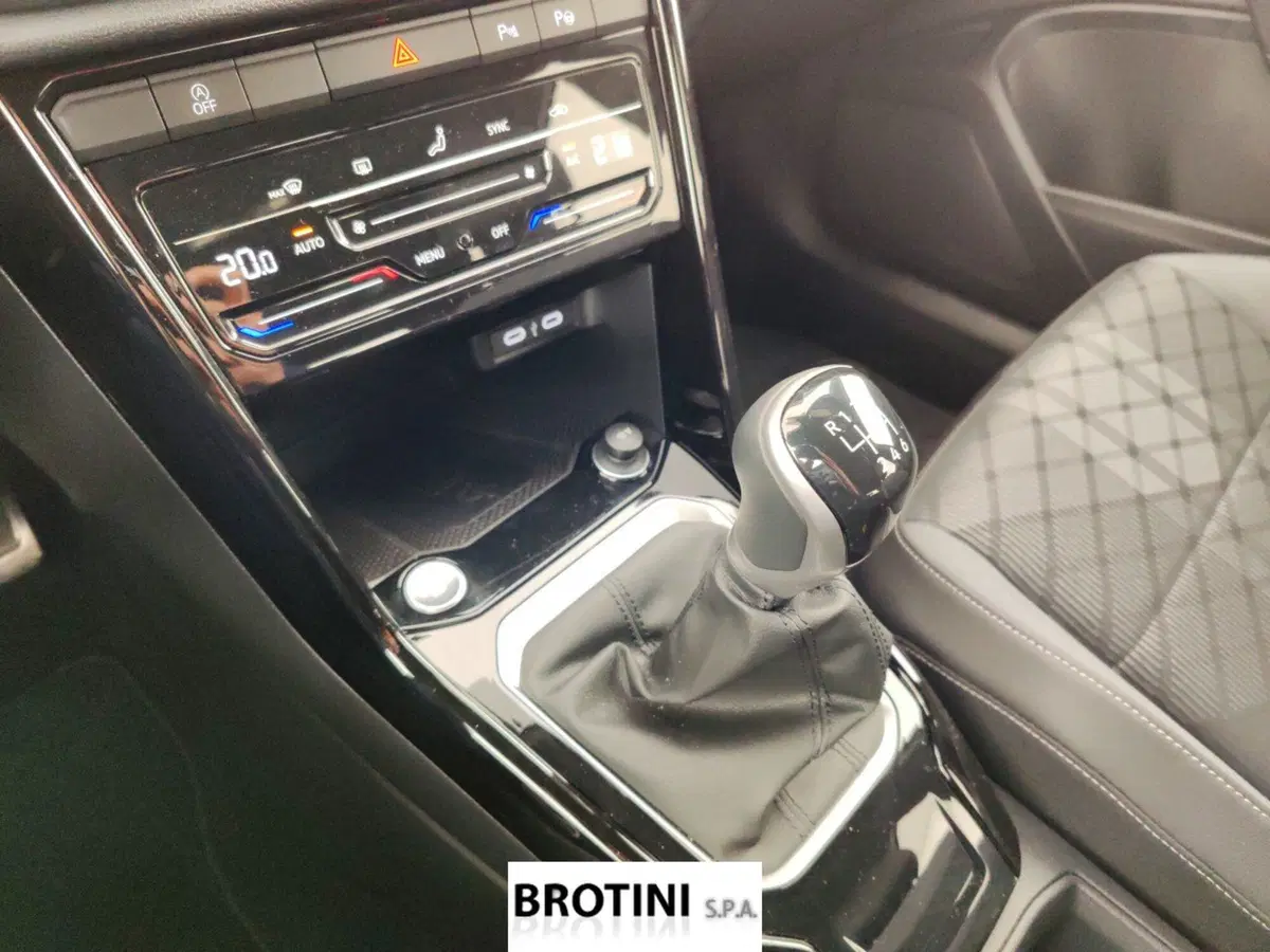 Volkswagen T-Roc usata a Massa-Carrara (11)