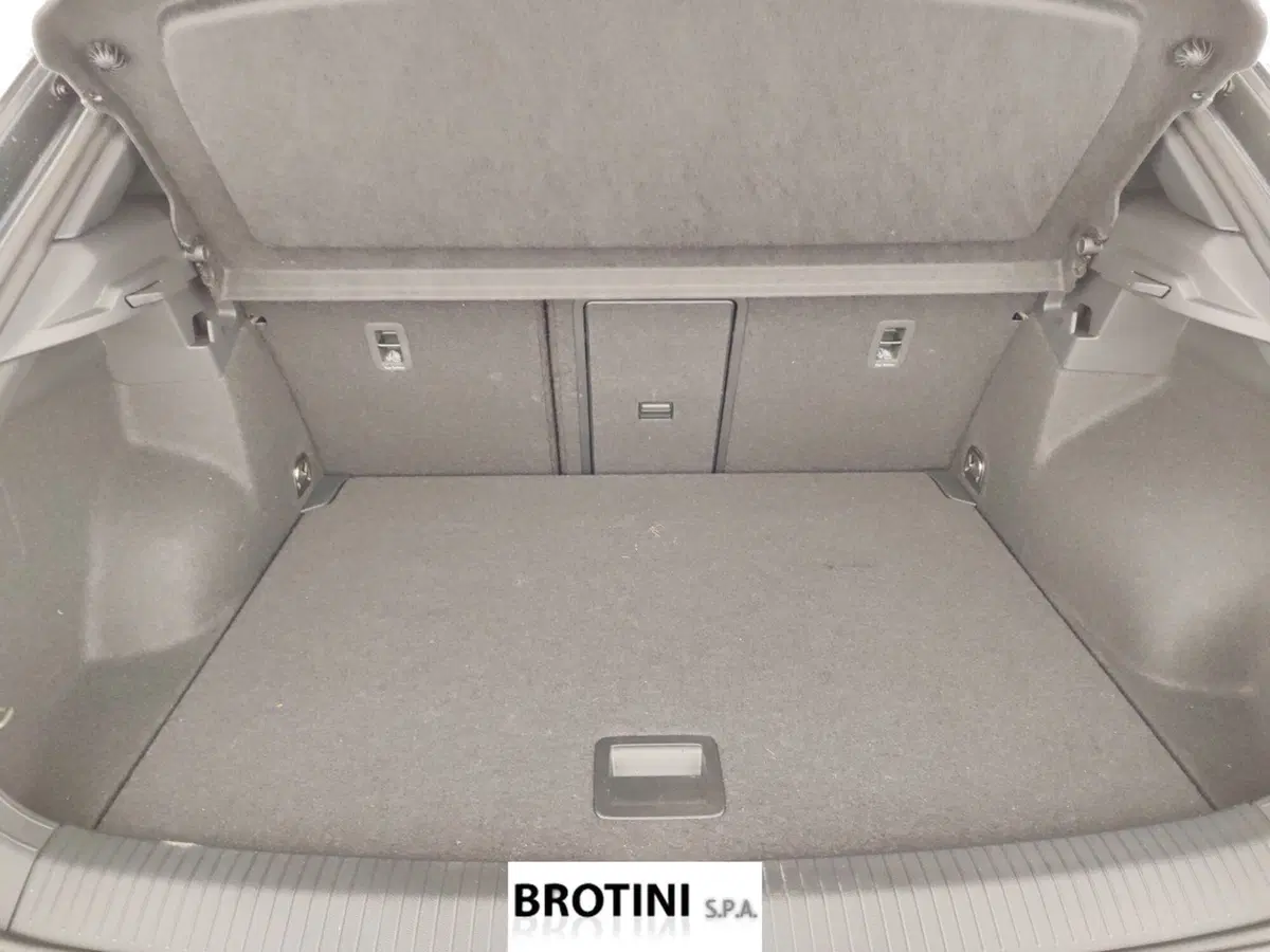 Volkswagen T-Roc usata a Massa-Carrara (16)