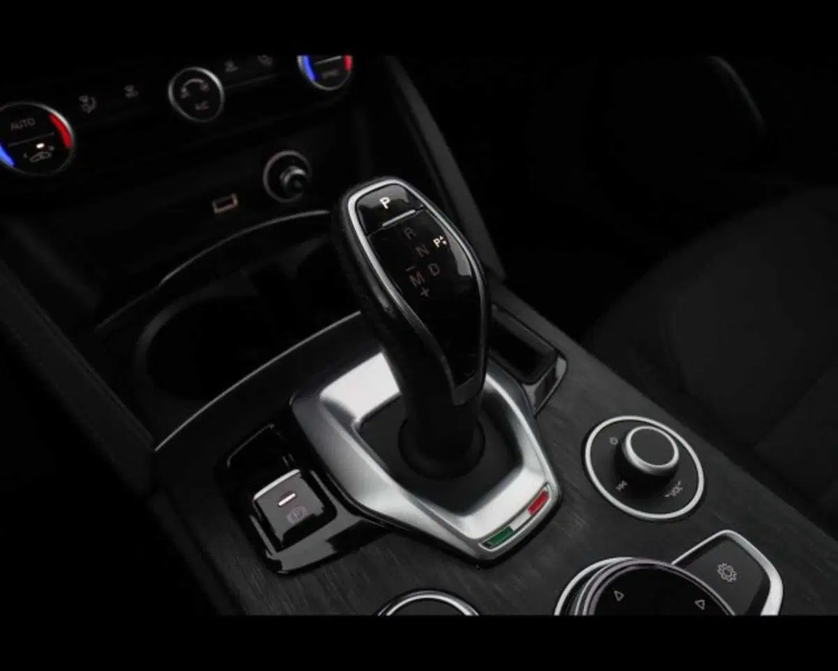 Alfa Romeo Stelvio usata a Bologna (17)