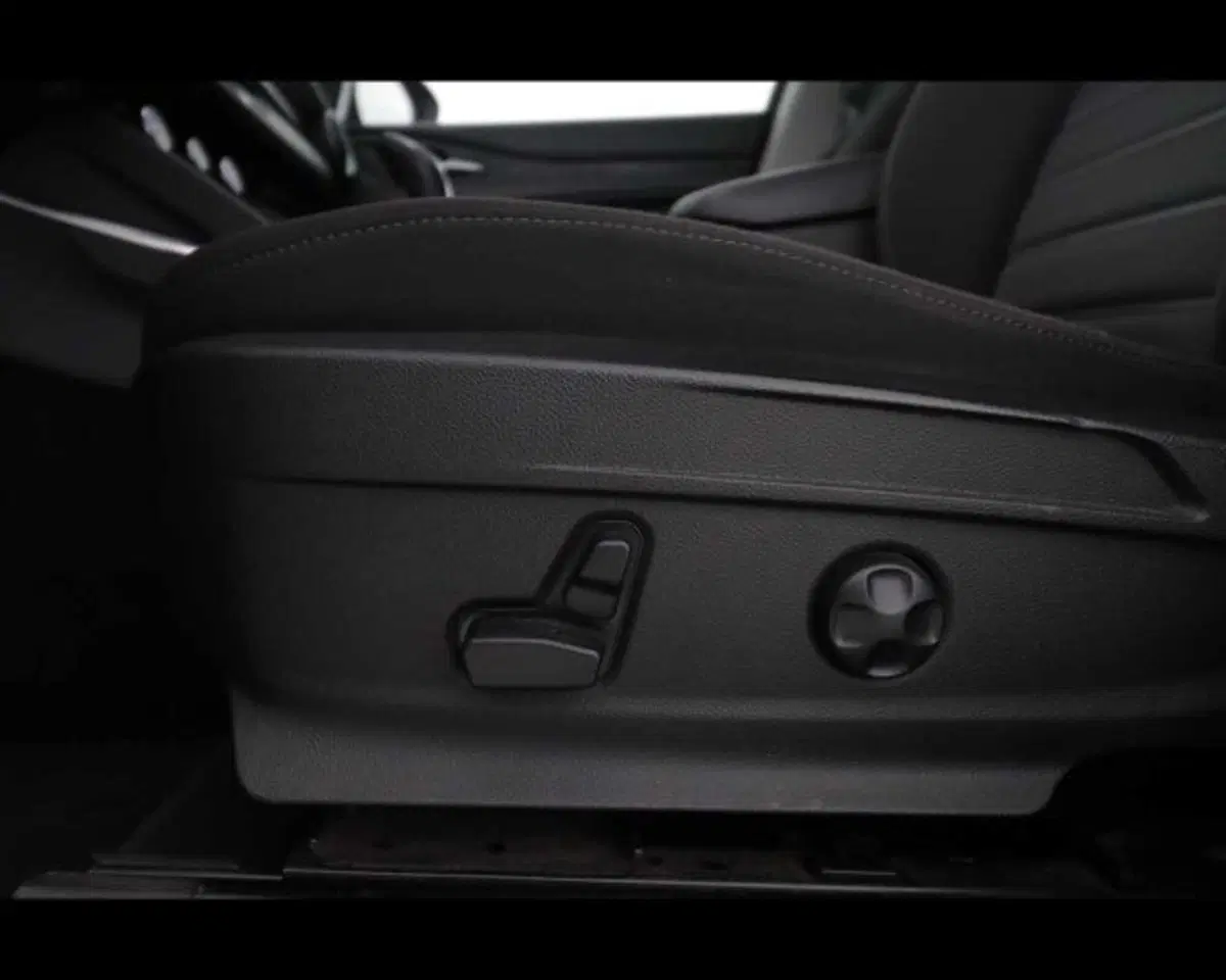 Alfa Romeo Stelvio usata a Bologna (18)