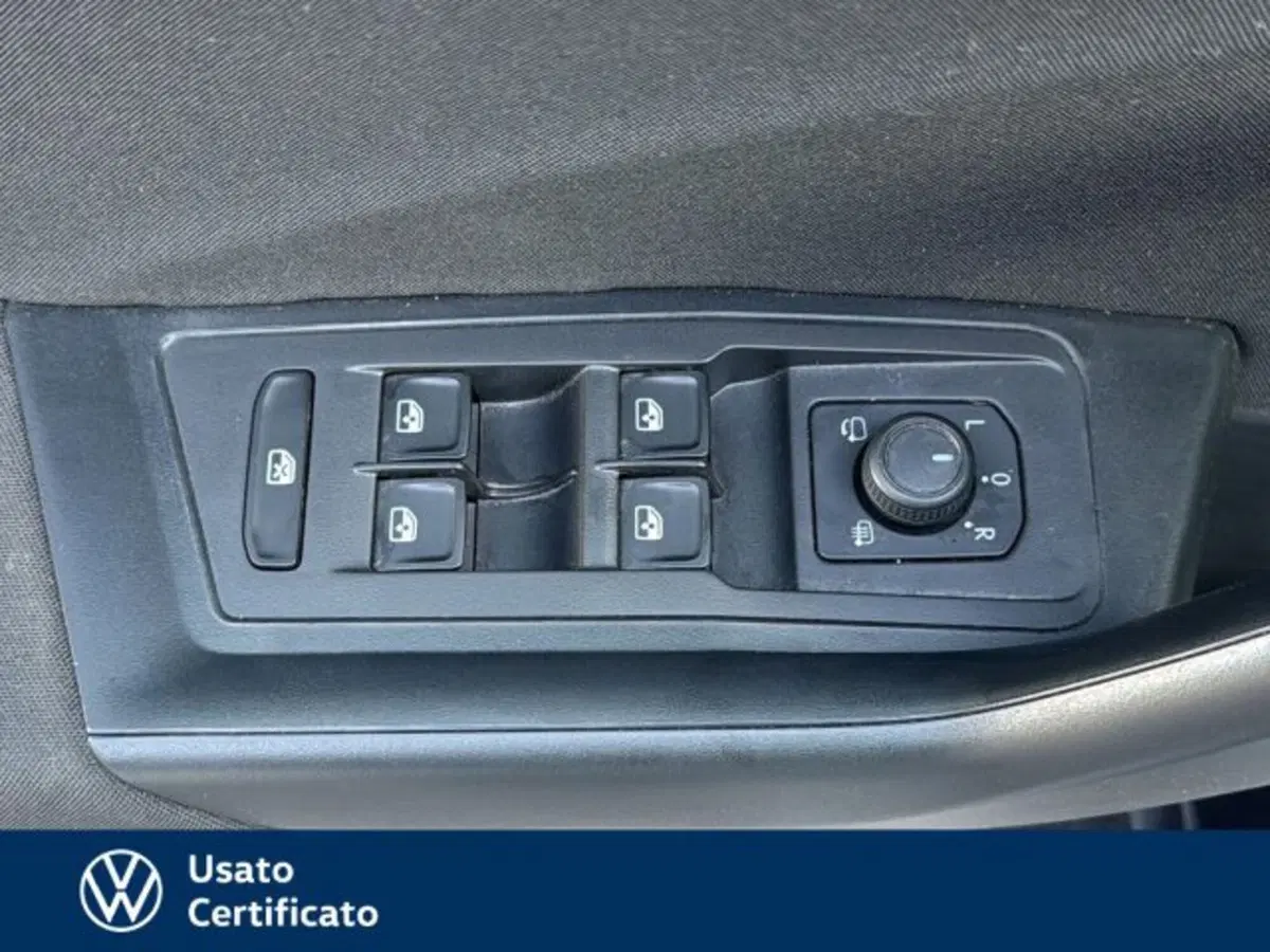 Volkswagen T-Roc usata a Vicenza (12)