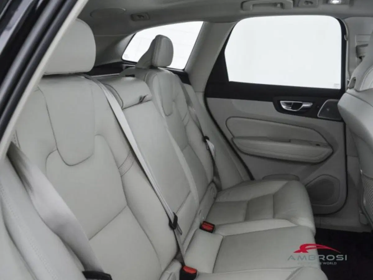 Volvo XC60 usata a Perugia (11)