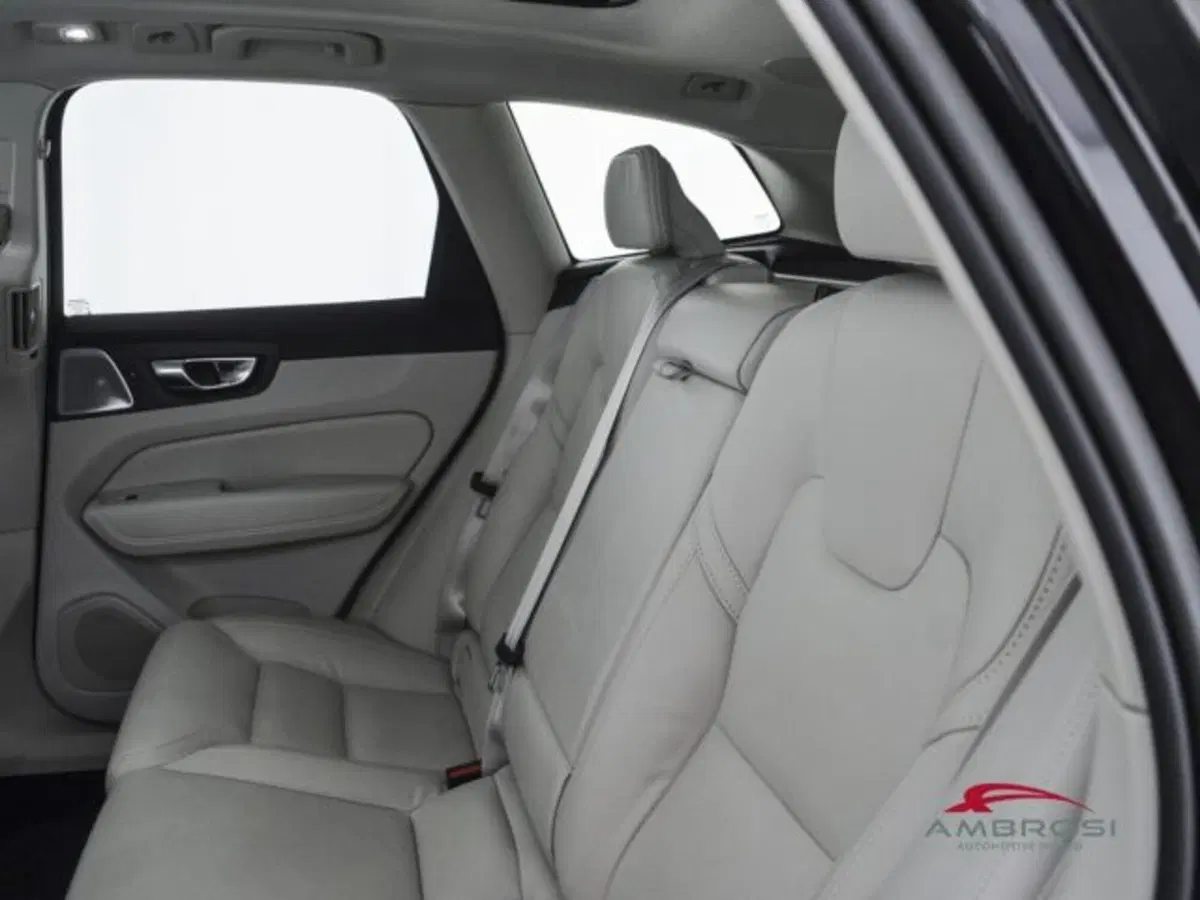Volvo XC60 usata a Perugia (10)