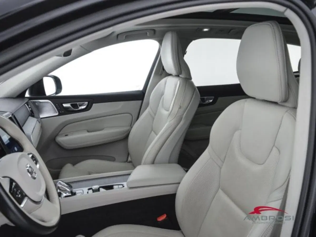 Volvo XC60 usata a Perugia (9)