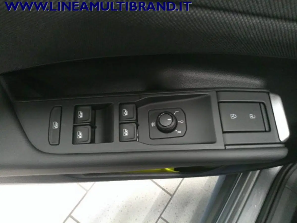 Volkswagen T-Roc nuova a Piacenza (12)