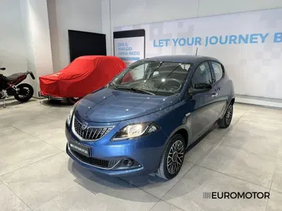 Lancia Ypsilon 1.0 FireFly 5 porte S&amp;S Hybrid Gold Plus del 2024 usata a Modugno