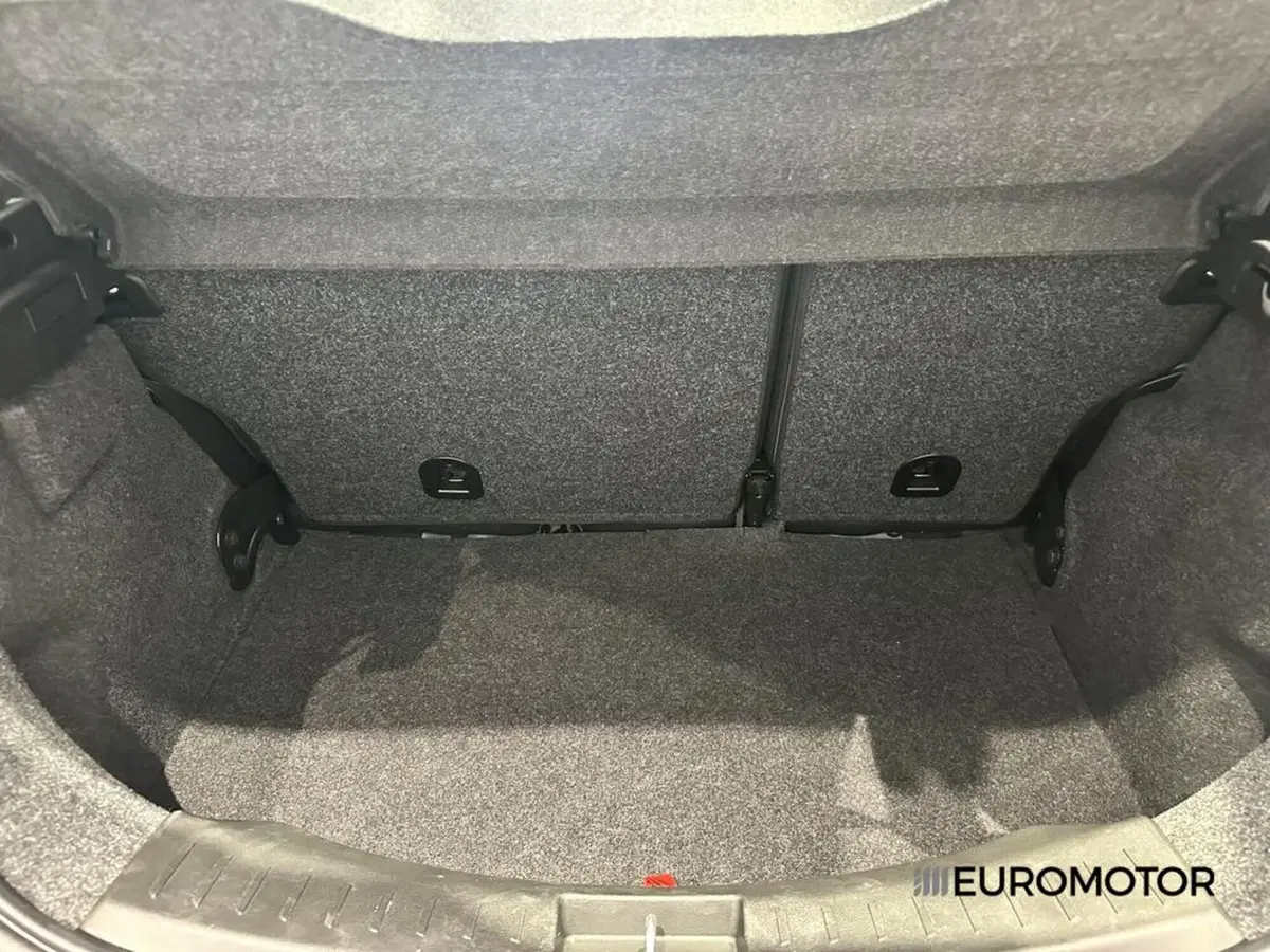 Lancia Ypsilon usata a Bari (14)