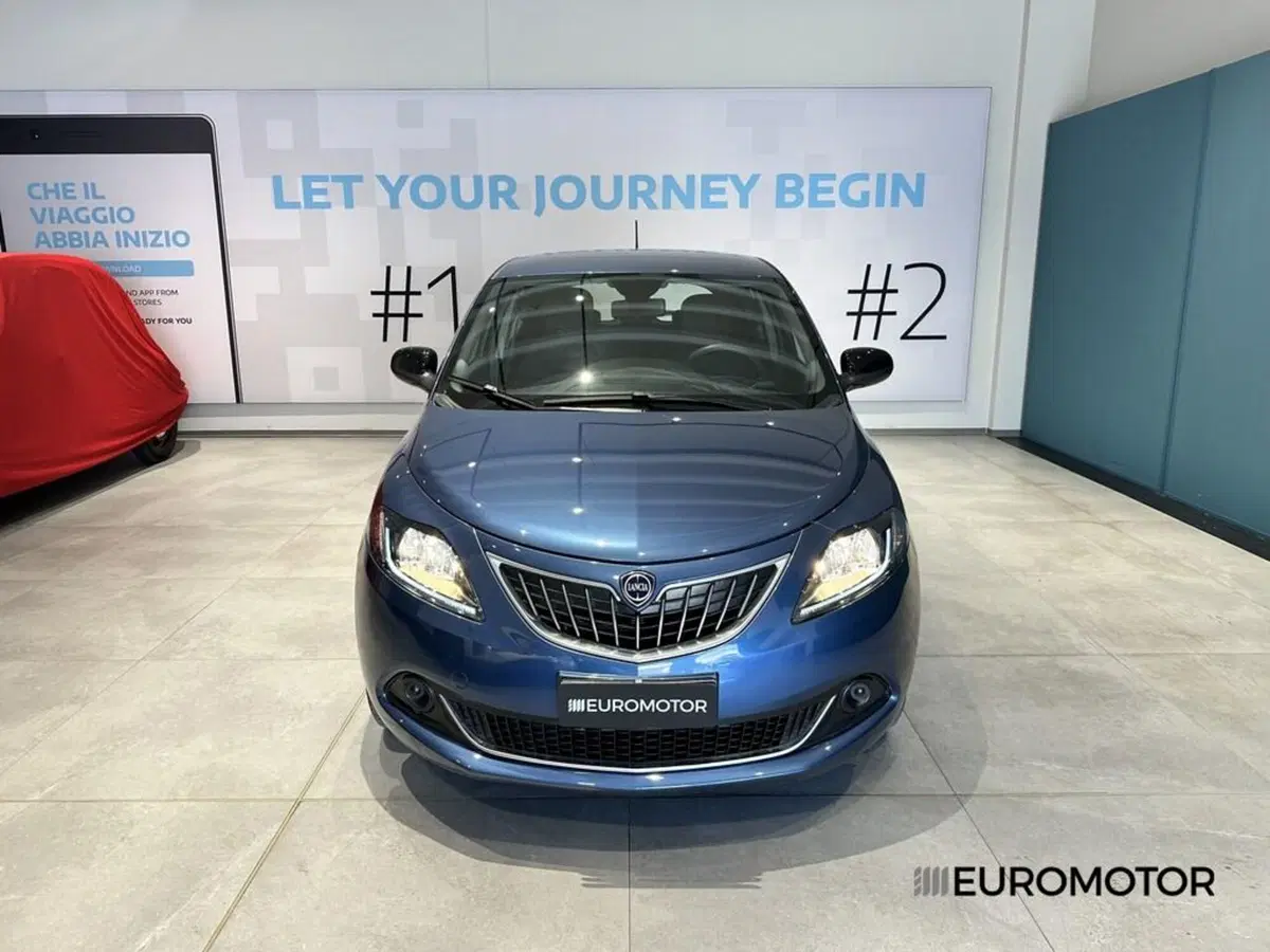 Lancia Ypsilon usata a Bari (2)