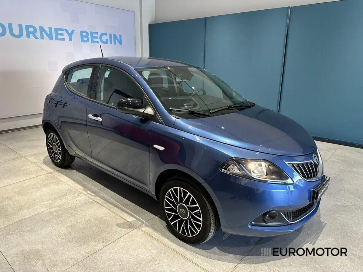Lancia Ypsilon usata a Bari (3)