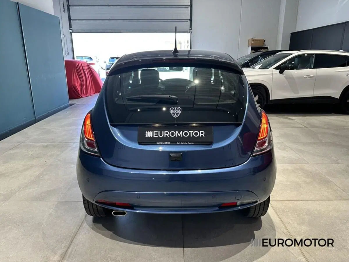 Lancia Ypsilon usata a Bari (6)