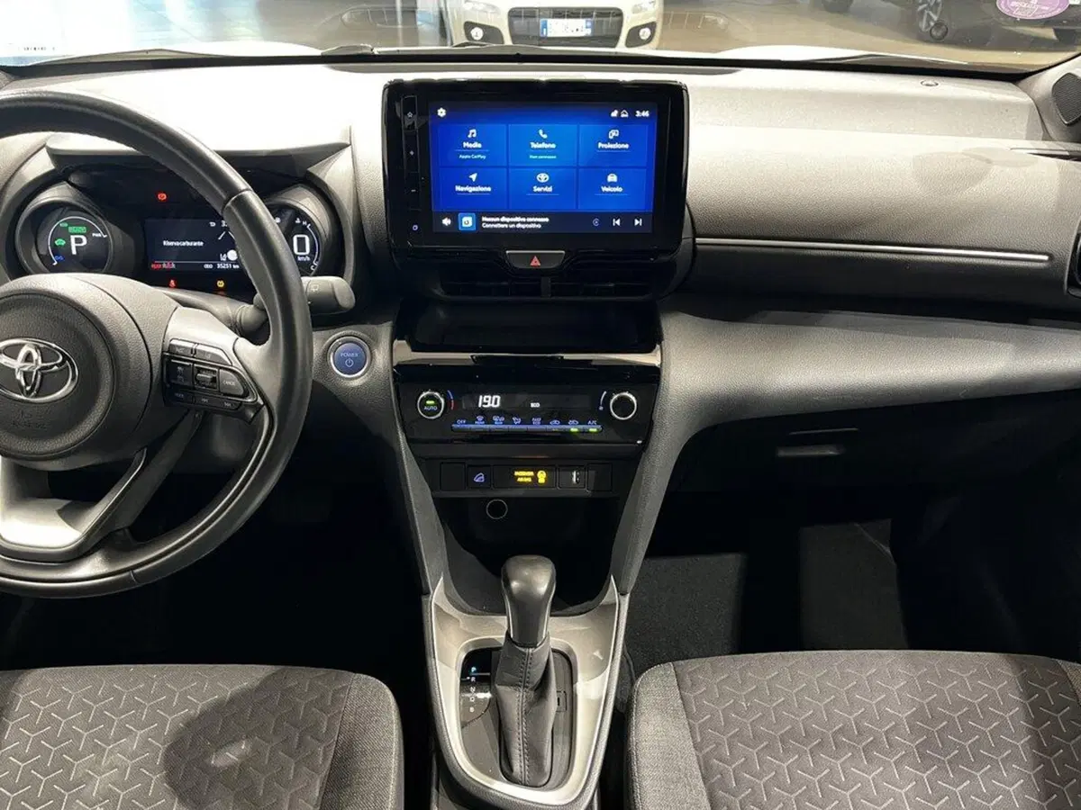 Toyota Yaris Cross usata a Sondrio (14)