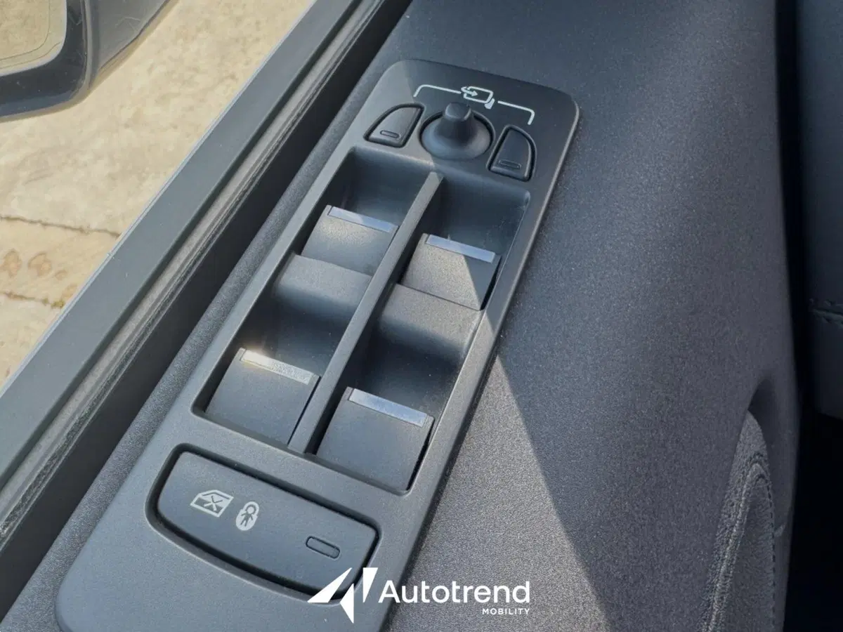 Land Rover Discovery Sport usata a Bari (15)