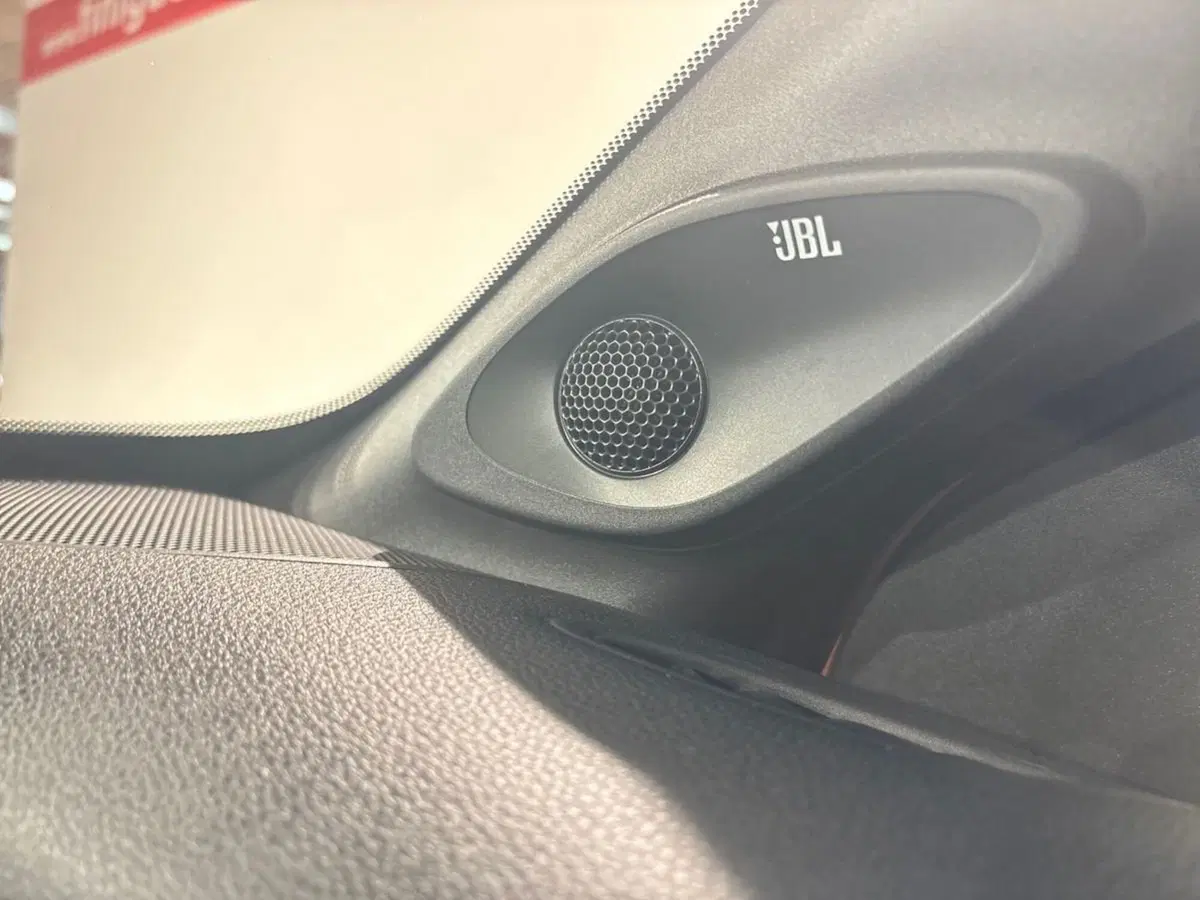 Toyota Aygo X nuova a Lecco (18)