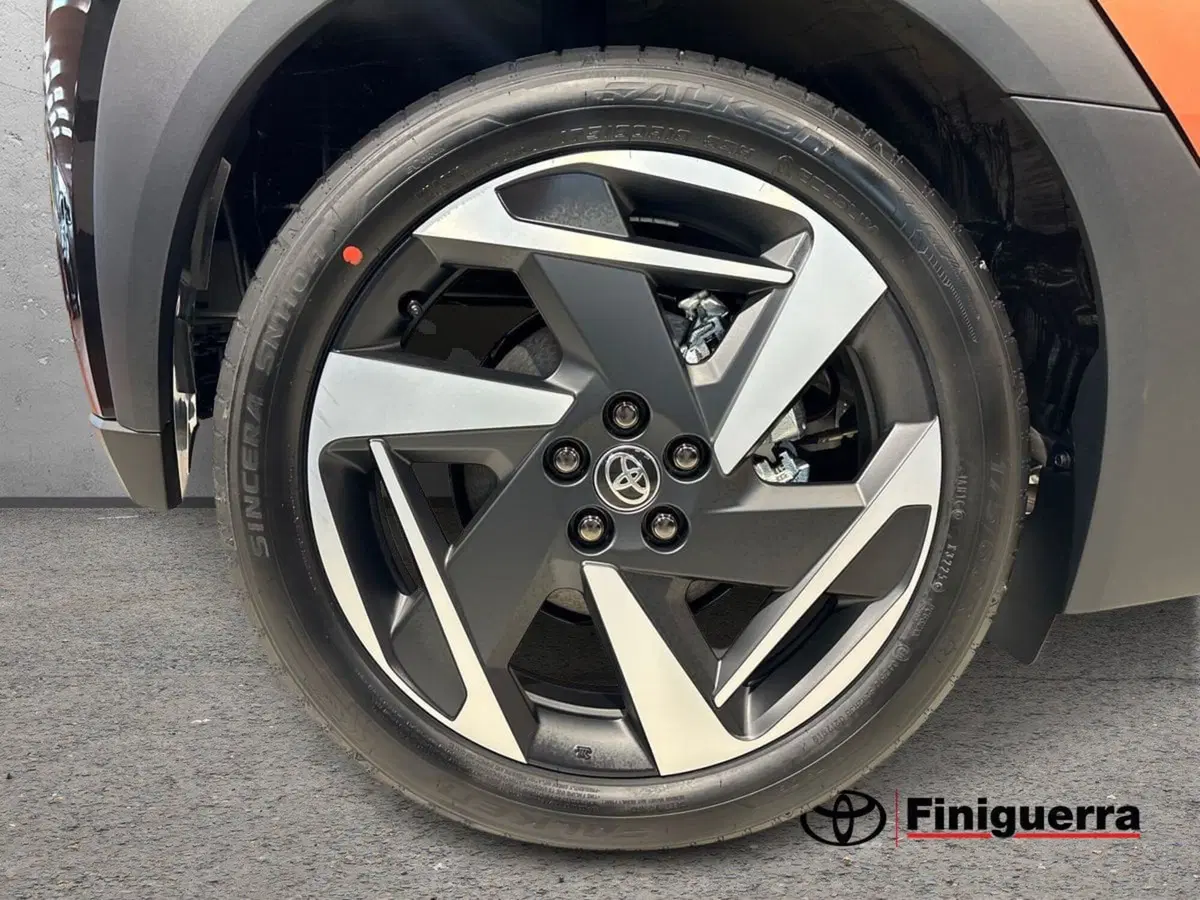 Toyota Aygo X nuova a Lecco (7)