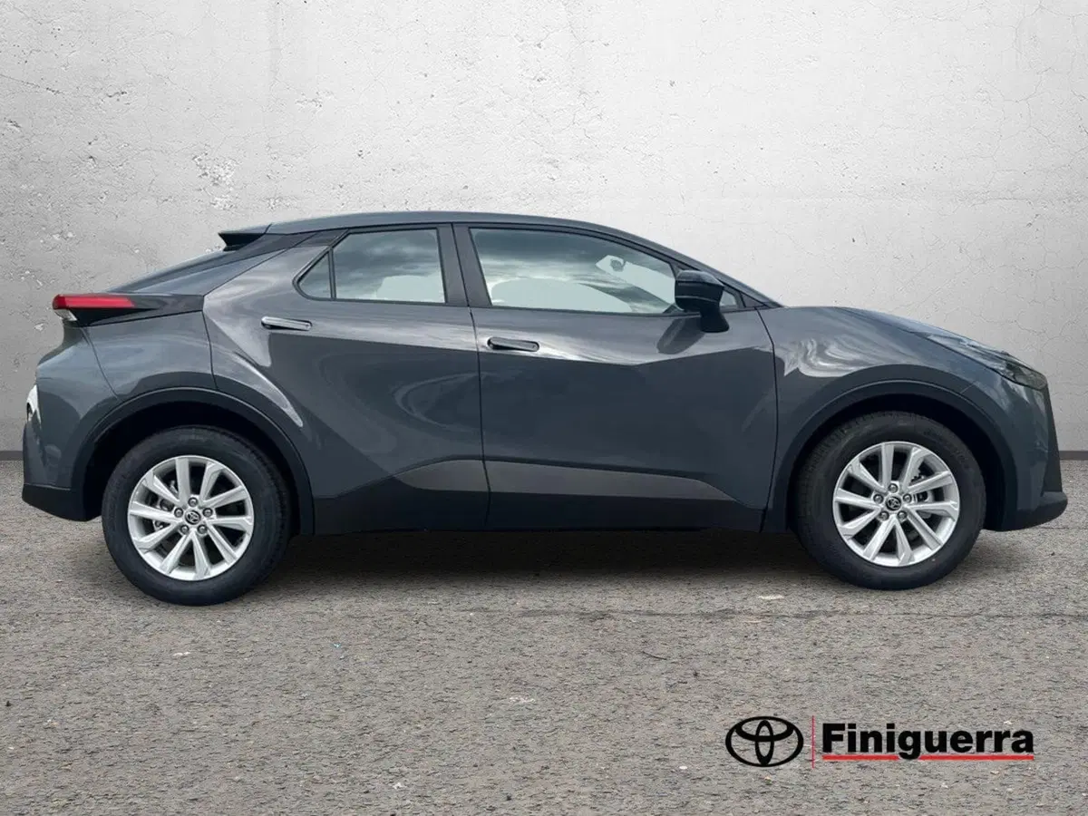 Toyota Toyota C-HR nuova a Lecco (5)