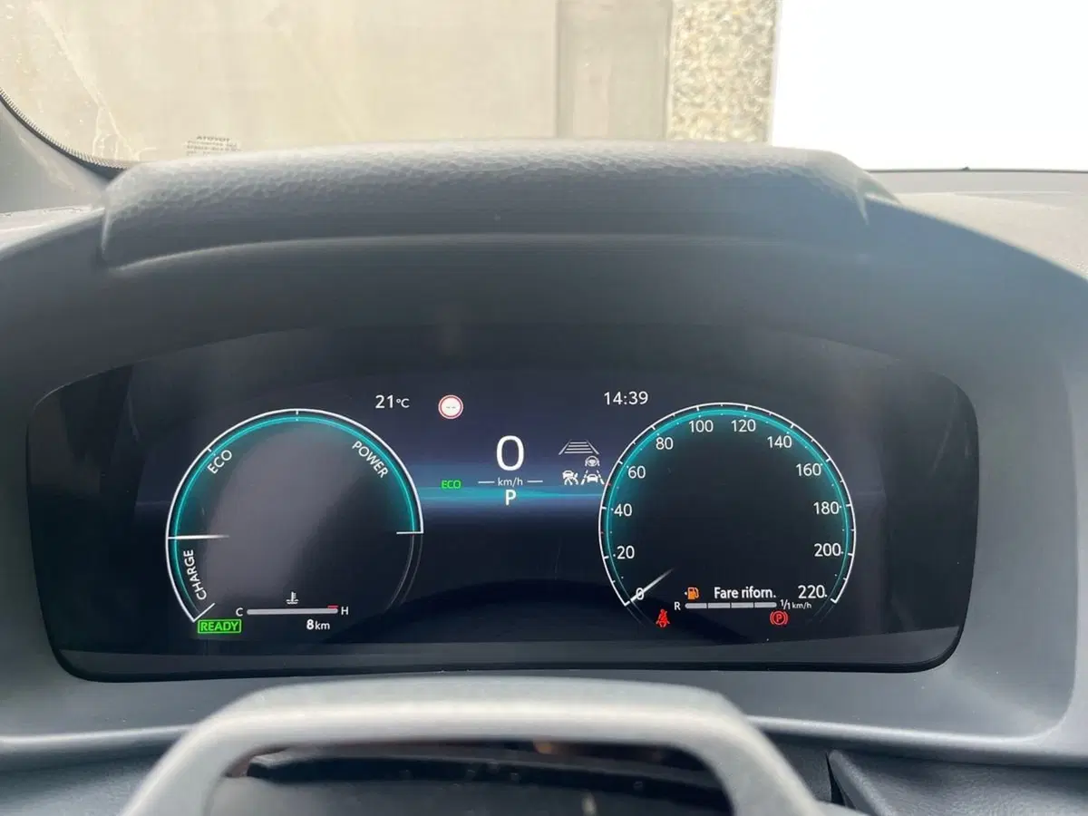 Toyota Toyota C-HR nuova a Lecco (9)