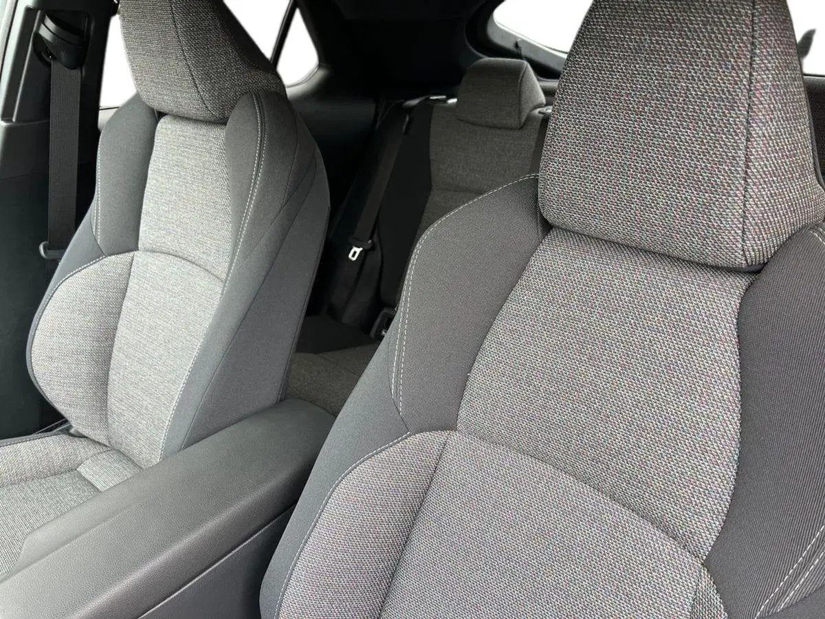Toyota Toyota C-HR nuova a Lecco (10)