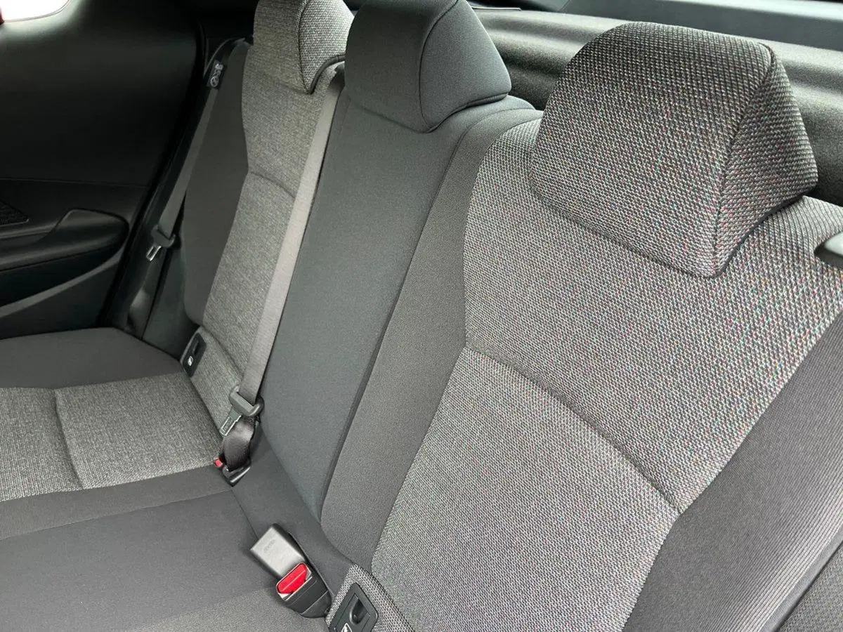 Toyota Toyota C-HR nuova a Lecco (11)