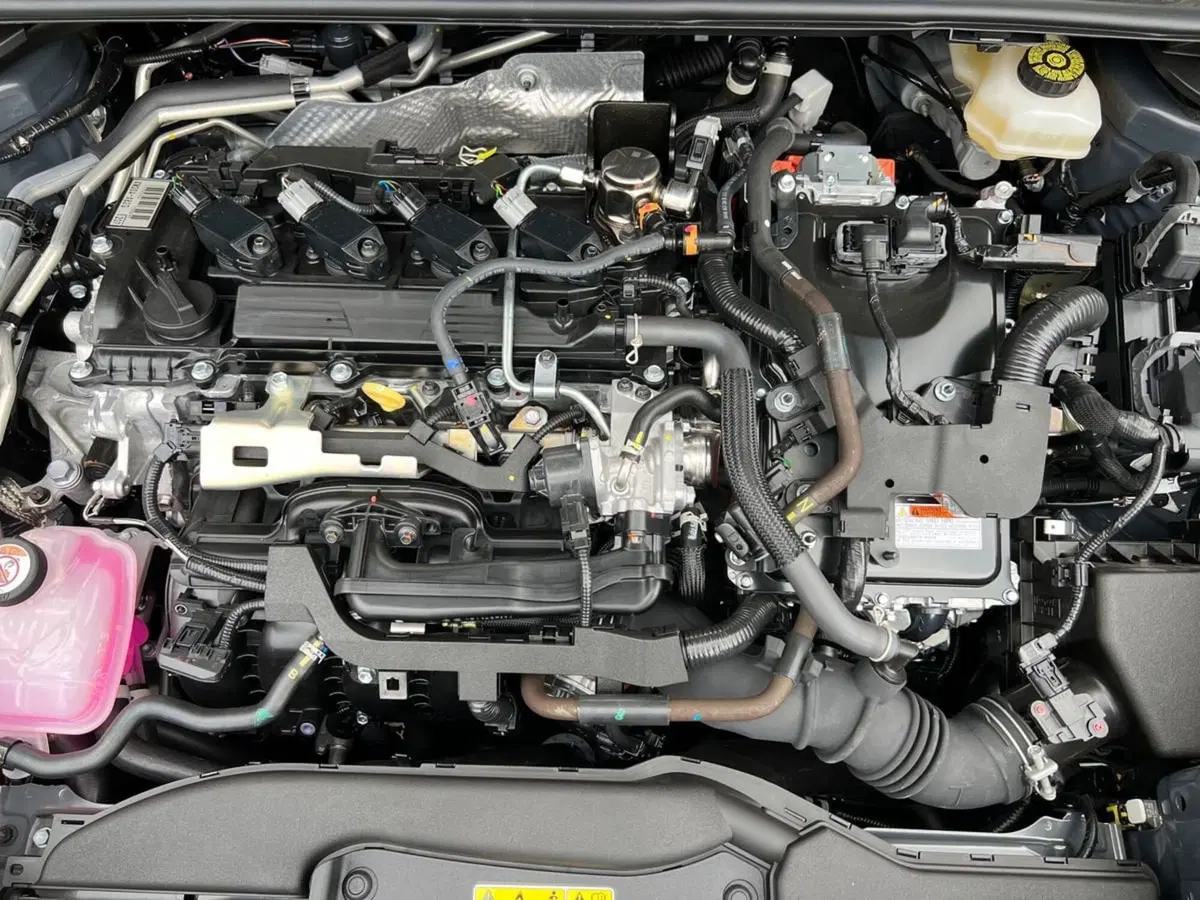 Toyota Toyota C-HR nuova a Lecco (17)