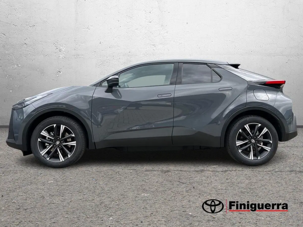 Toyota Toyota C-HR nuova a Lecco (6)