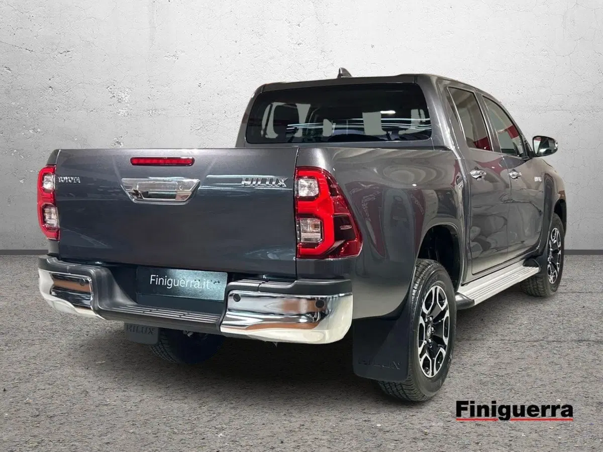 Toyota Hilux nuova a Lecco (4)
