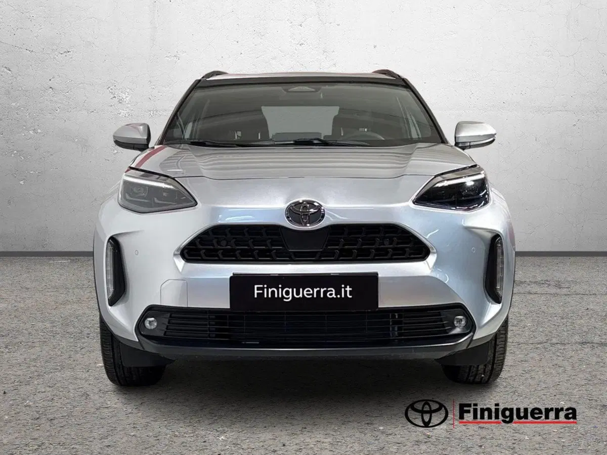 Toyota Yaris Cross nuova a Lecco (2)